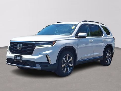 Used 2023 Honda Pilot Touring image 3