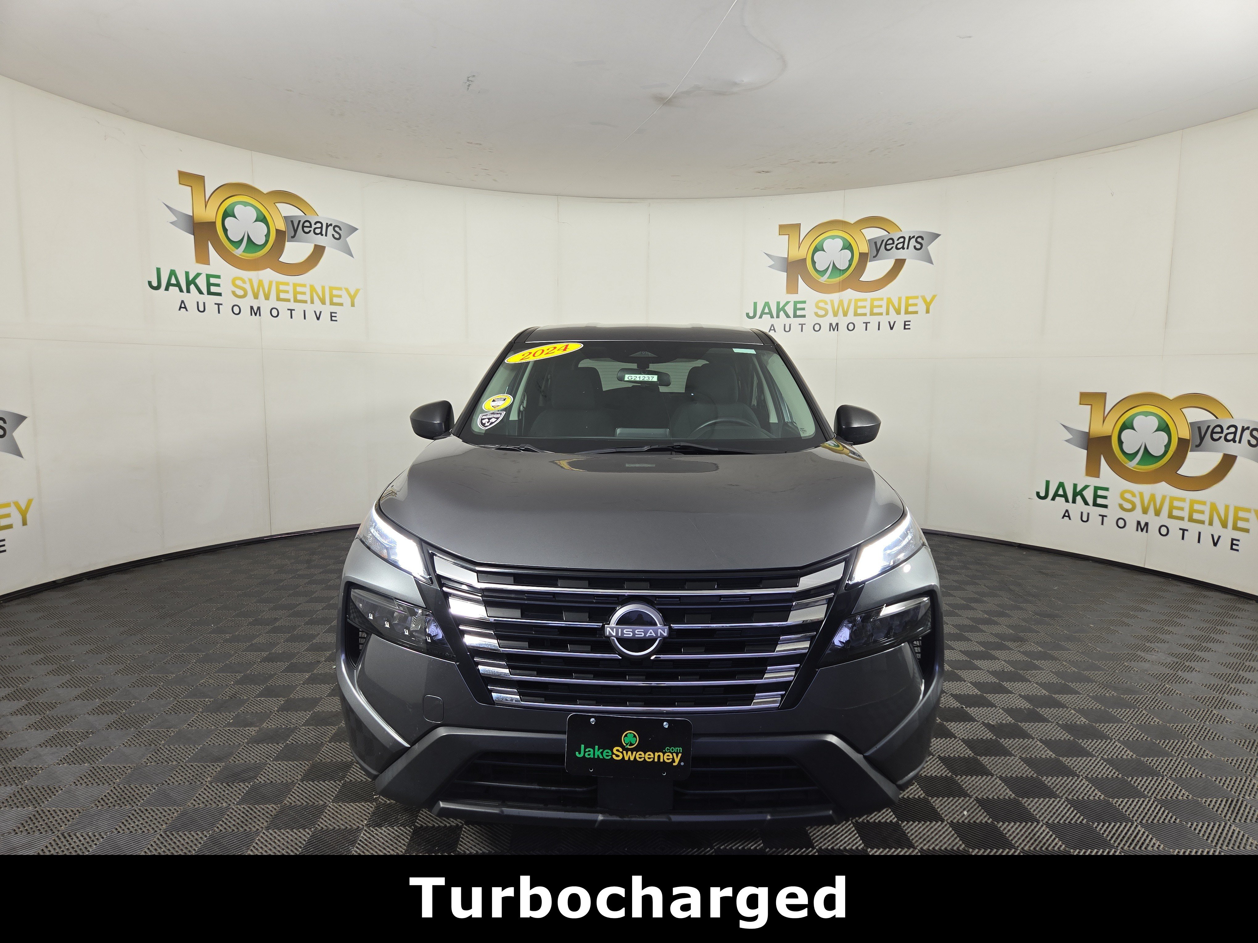 Used 2024 Nissan Rogue S AWD/4WD image 2