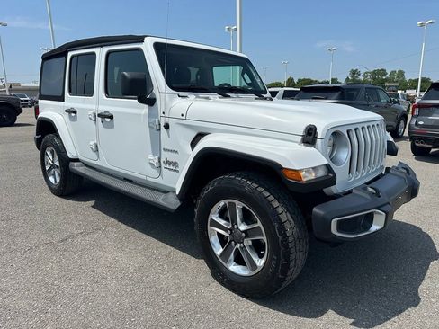 Used 2019 Jeep Wrangler Unlimited Sahara AWD/4WD image 3