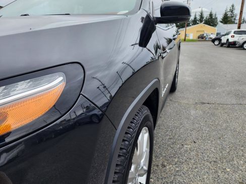 Used 2015 Jeep Cherokee Limited w/ Luxury Group AWD/4WD image 33