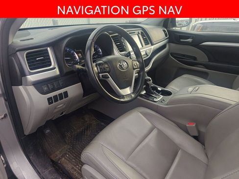 Used 2018 Toyota Highlander XLE image 7