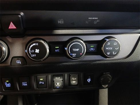 Used 2019 Toyota Tacoma TRD Off-Road image 15