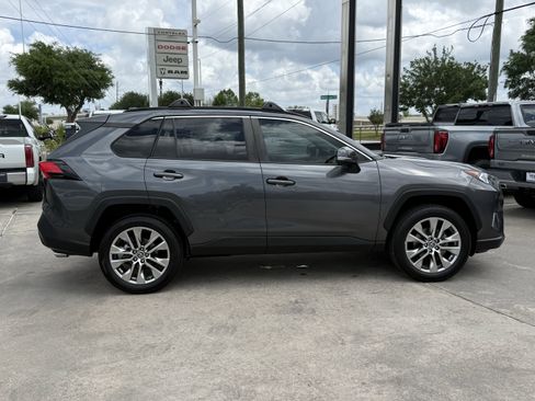 Used 2019 Toyota RAV4 XLE Premium image 3