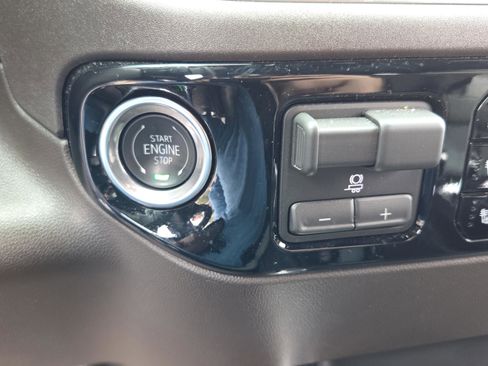 Used 2026 GMC Sierra 1500 SLT w/ SLT Premium Plus Package image 28