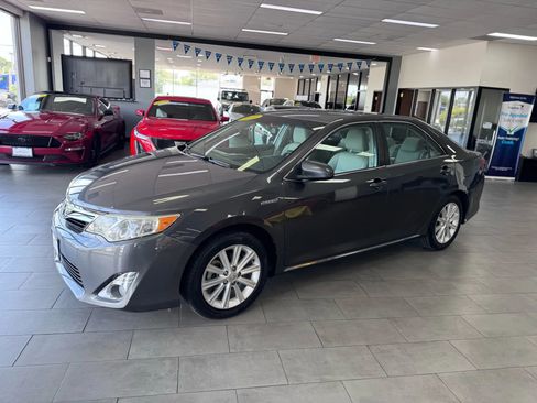Used 2014 Toyota Camry XLE w/ Leather Package image 7