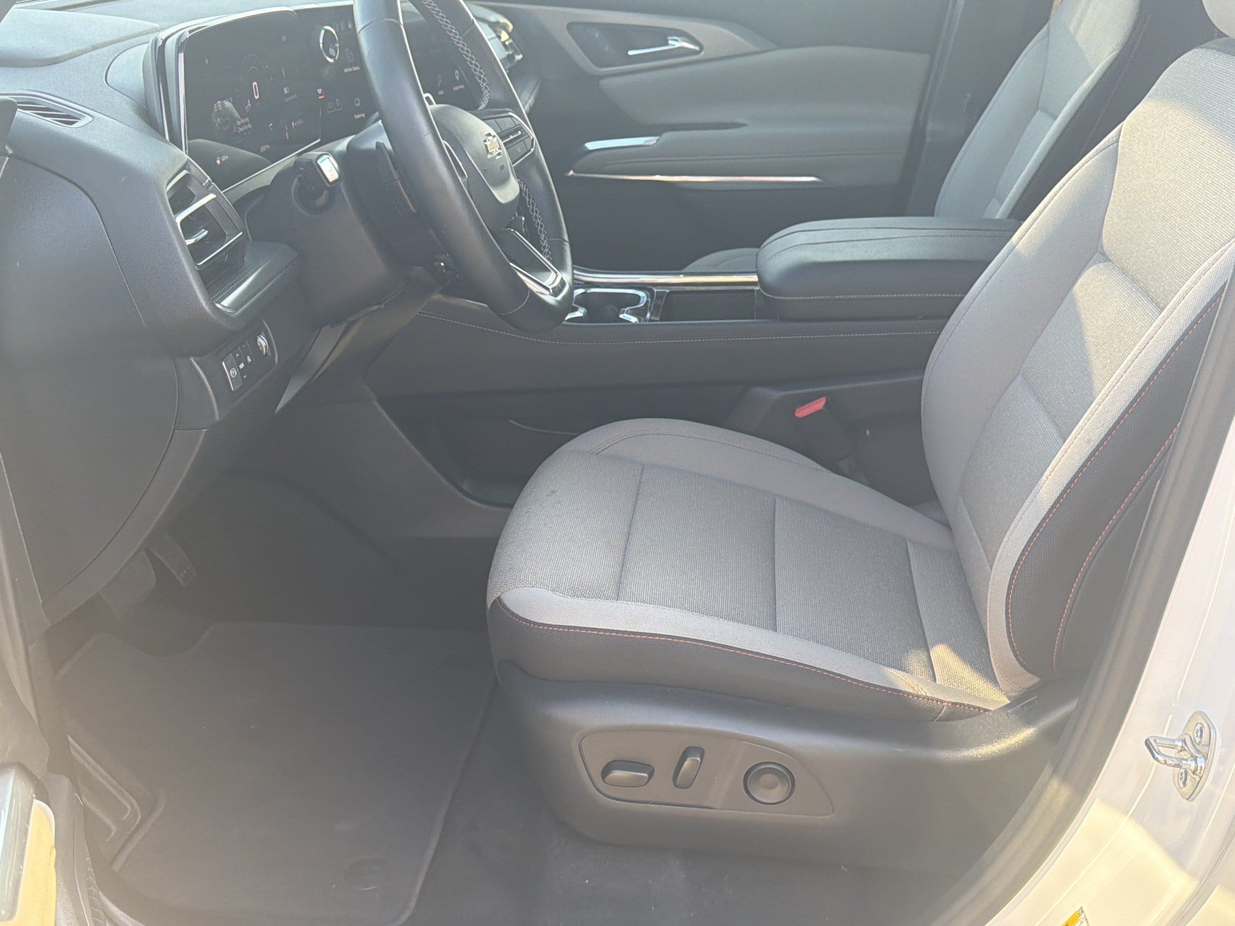 Used 2026 Chevrolet Traverse LT w/ Driver Confidence Package FWD image 9