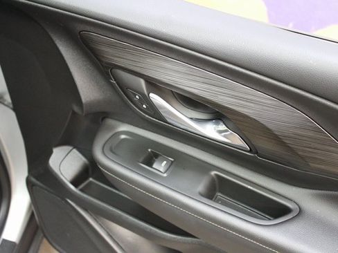 Used 2022 GMC Terrain SLE image 10