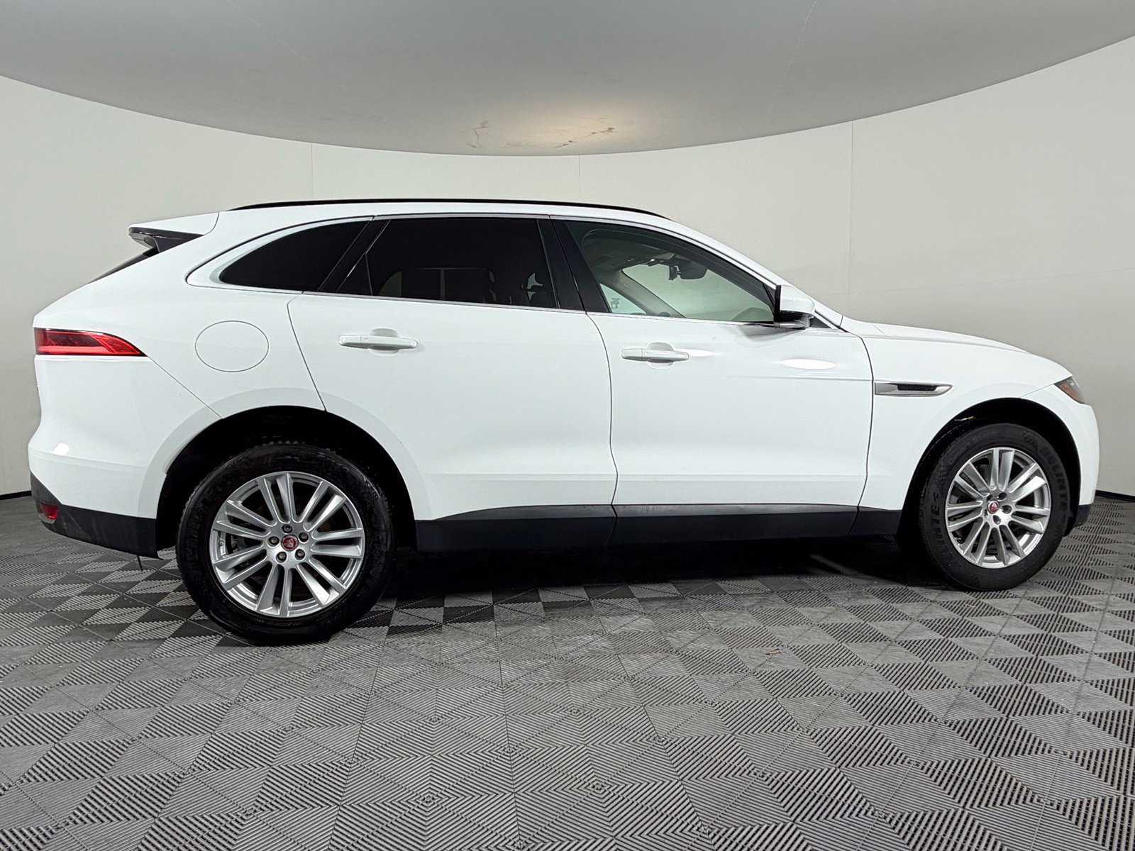 Used 2020 Jaguar F-PACE Prestige AWD/4WD image 9