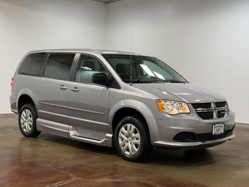 Used 2016 Dodge Grand Caravan SE w/ Quick Order Package 29E SE FWD image 28