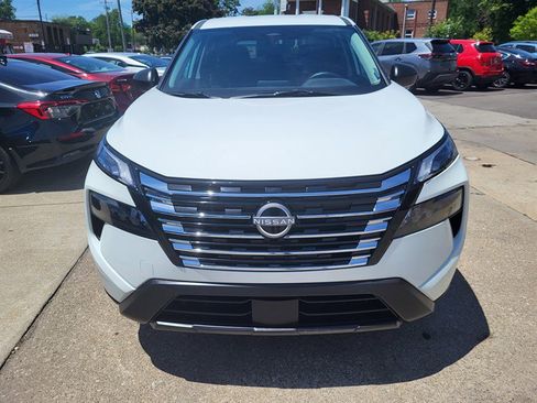 Used 2026 Nissan Rogue S AWD/4WD image 2