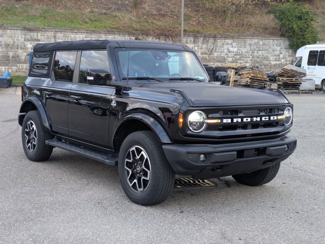 Used 2023 Ford Bronco Outer Banks AWD/4WD image 3
