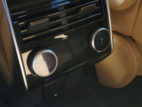 New 2026 Land Rover Range Rover SE image 28