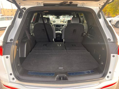 Used 2024 Buick Enclave Premium image 5