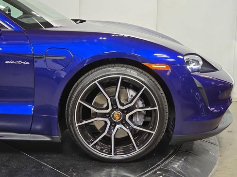 Used 2023 Porsche Taycan image 11