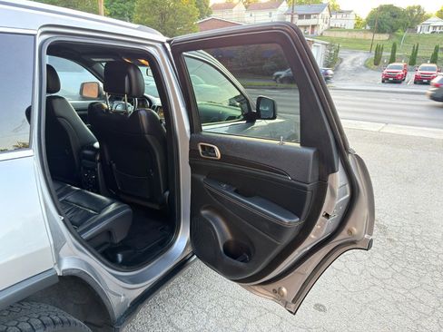 Used 2015 Jeep Grand Cherokee Limited w/ Trailer Tow Group IV AWD/4WD image 18