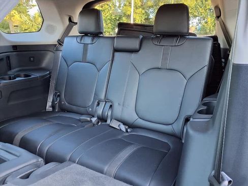 Certified 2025 Honda Pilot Touring image 10