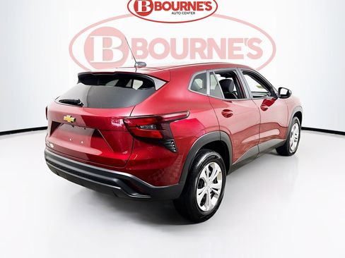 Used 2024 Chevrolet Trax LS FWD image 9