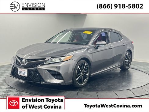 Used 2018 Toyota Camry XSE image 1