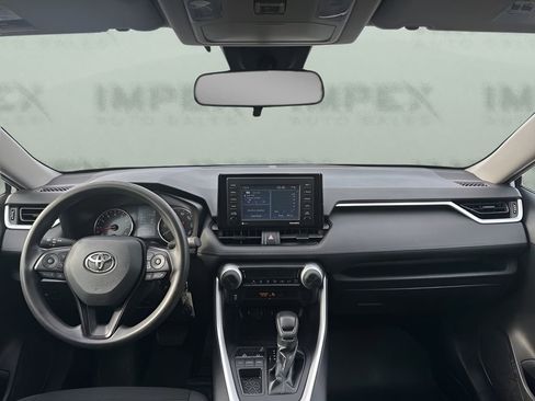 Used 2021 Toyota RAV4 LE image 11