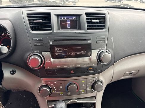 Used 2011 Toyota Highlander 2WD w/ Tech Pkg image 5