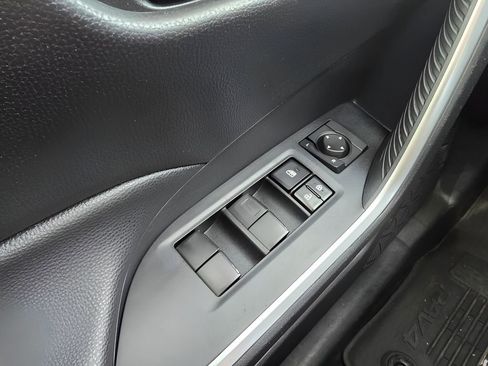 Used 2021 Toyota RAV4 LE image 23