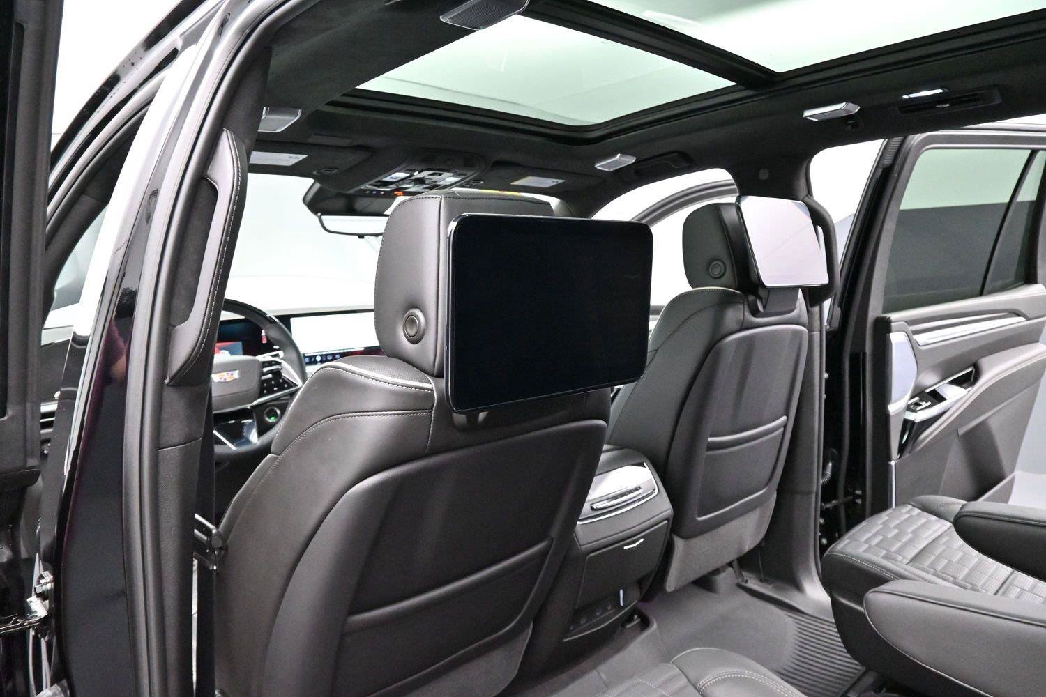 Used 2025 Cadillac Escalade V w/ LPO, ONYX Package AWD/4WD image 32