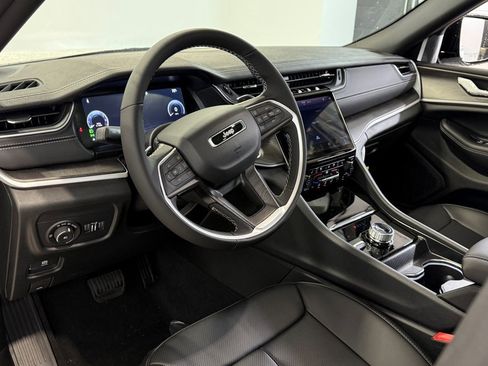 New 2025 Jeep Grand Cherokee Limited w/ Luxury Tech Group II image 15