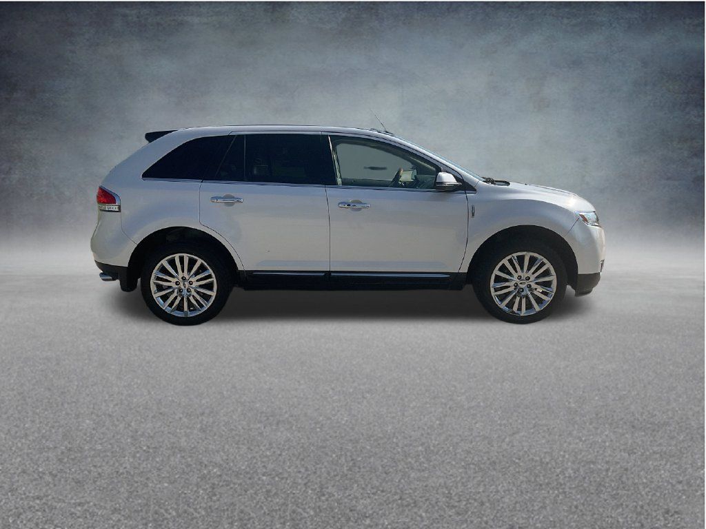 Used 2014 Lincoln MKX FWD w/ Equipment Group 102A image 8