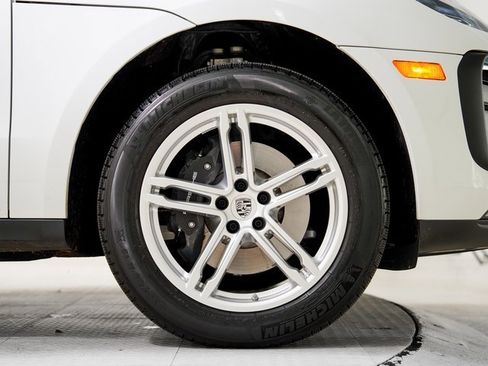 Used 2025 Porsche Macan image 30