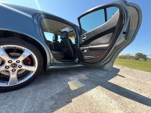 Used 2006 Pontiac Grand Prix GXP w/ Sun And Sound Package FWD image 16