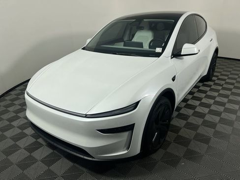 Used 2026 Tesla Model Y 2WD image 7