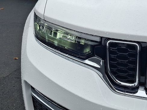 New 2025 Jeep Grand Cherokee Limited w/ Trailer Tow Package image 9