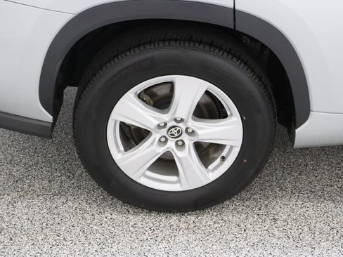 Certified 2025 Toyota Highlander LE FWD image 6
