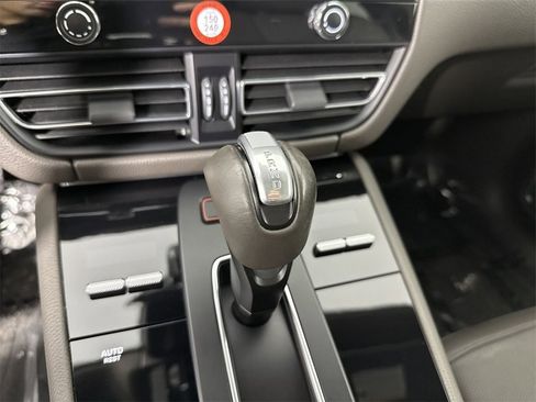 Certified 2023 Porsche Macan image 33