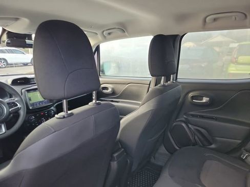 Used 2023 Jeep Renegade Latitude image 28