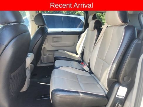 Used 2019 Kia Sedona EX FWD image 6