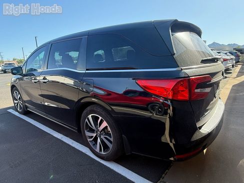 Used 2023 Honda Odyssey Touring image 3