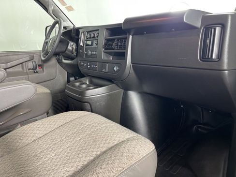 Used 2024 Chevrolet Express 2500 image 30