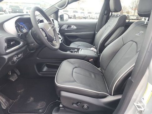 New 2026 Chrysler Pacifica Limited w/ S Appearance Package image 20