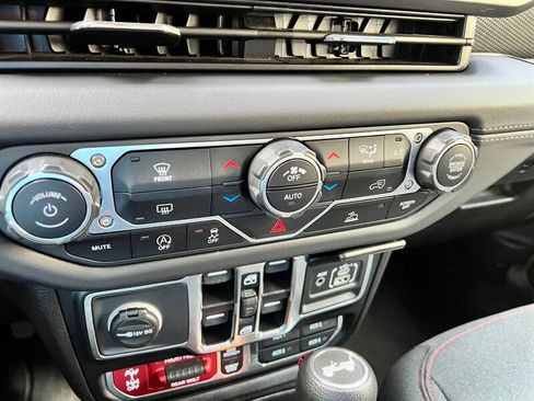 Used 2025 Jeep Wrangler Unlimited Rubicon image 33