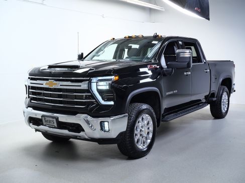 Used 2024 Chevrolet Silverado 3500 LTZ w/ LTZ Plus Package AWD/4WD image 7