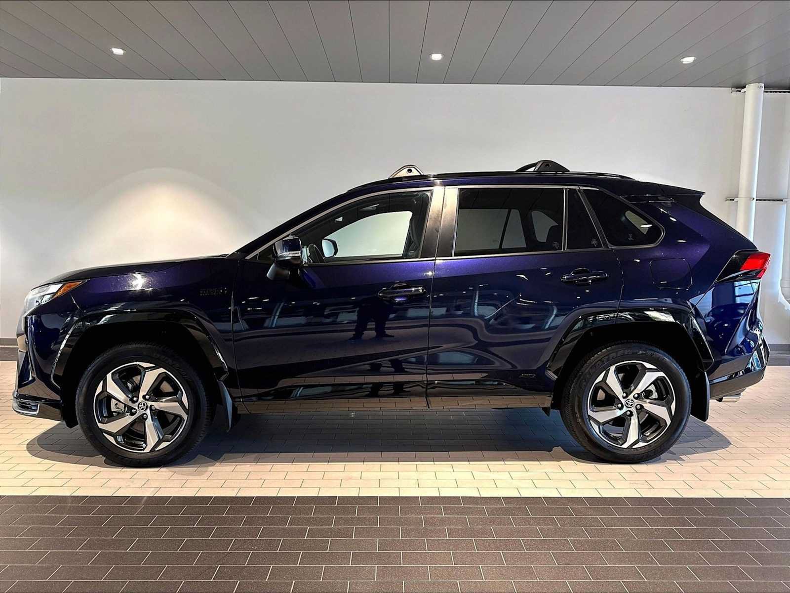 Used 2024 Toyota RAV4 SE w/ Weather & Moonroof Package AWD/4WD image 2