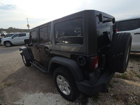 Used 2018 Jeep Wrangler Unlimited Sport S image 4