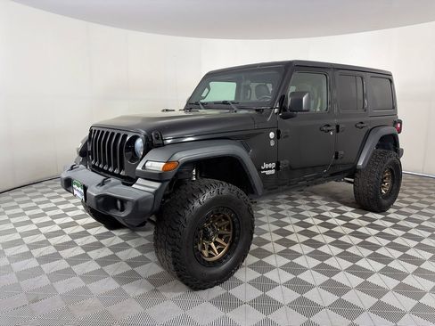 Used 2019 Jeep Wrangler Unlimited Sport S AWD/4WD image 3