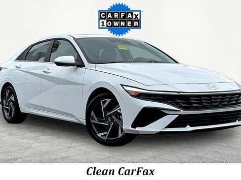 Used 2025 Hyundai Elantra SEL image 3