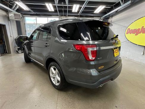 Used 2018 Ford Explorer XLT w/ Class II Trailer Tow Package FWD image 3