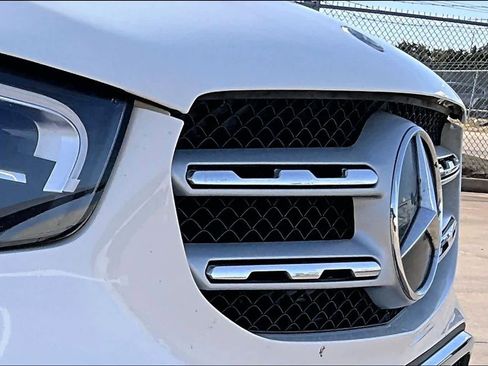 Used 2020 Mercedes-Benz GLC 300 4MATIC image 29