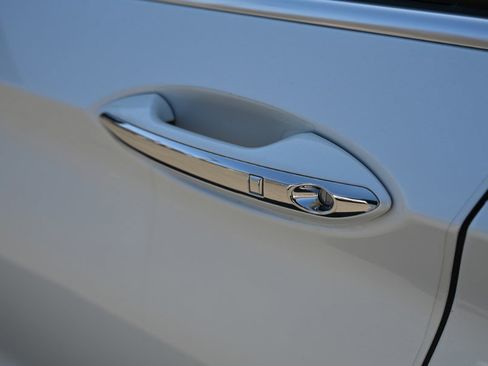 Used 2023 INFINITI QX50 Sensory image 14