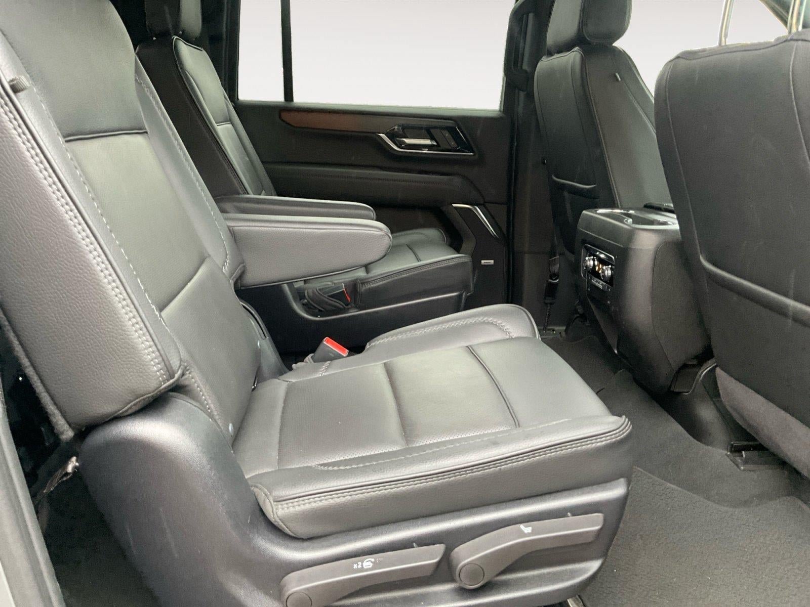 Used 2025 GMC Yukon XL Denali AWD/4WD image 13