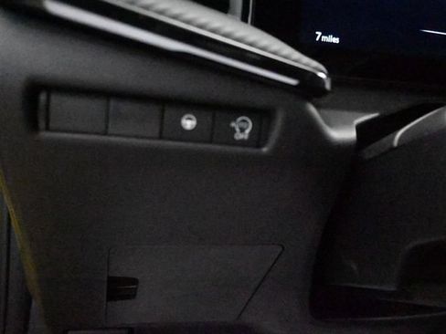 Used 2025 Nissan Kicks SR FWD image 10